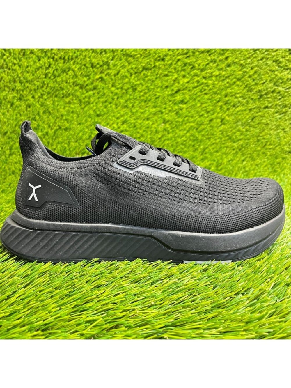 Flux Adapt Waterproof Runner Stealth Black Mens Size 8 Womens 9.5 Running Shoes